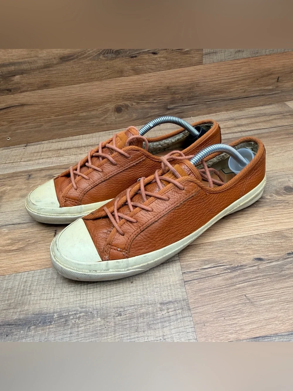 Converse size 7 women Low-Top Leather Sneakers in Cognac Brown - Picture 2 of 8